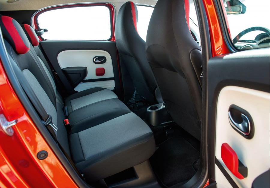 Интерьер Renault Twingo Dynamique 2014 года  (UK) (фото 20 из 22)